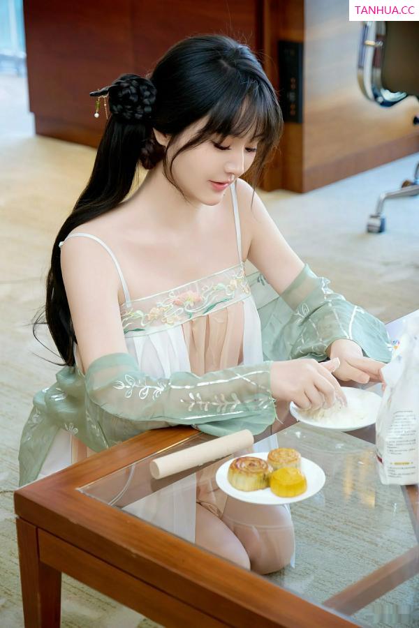   [XiuRen]高清写真图 2025.09.28 No.10818 沈南汐RuRu 古风服饰第9张图片